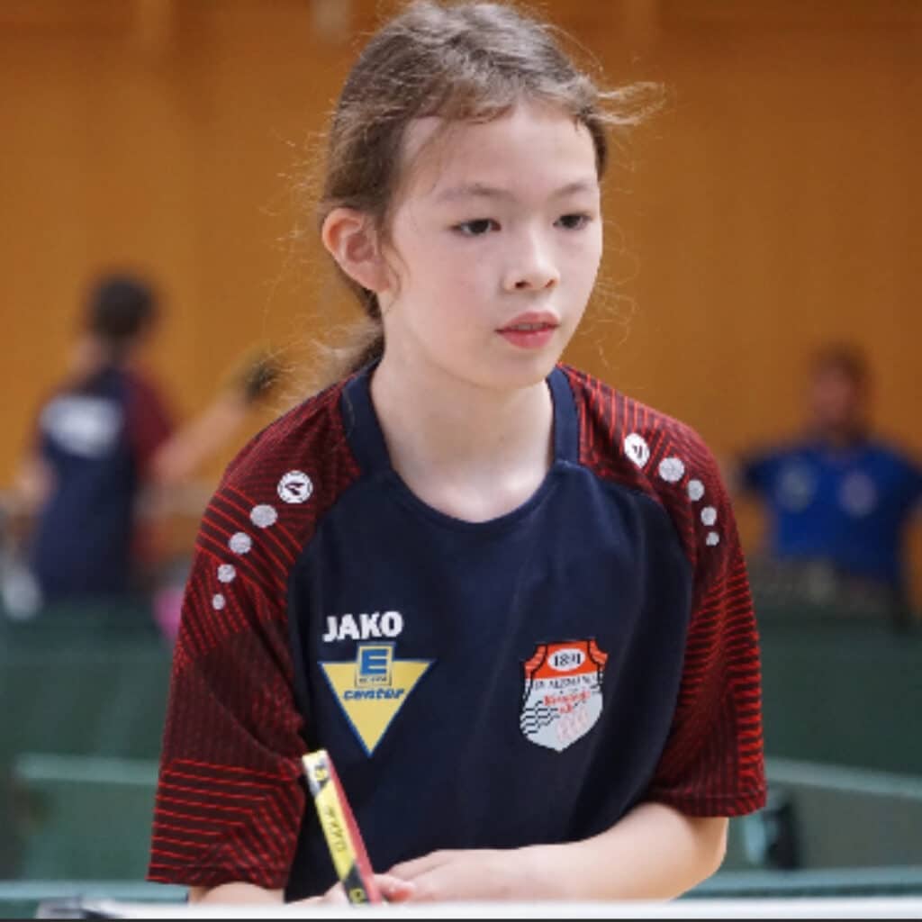 Veronika Kamprath spielt Tischtennis. 2024